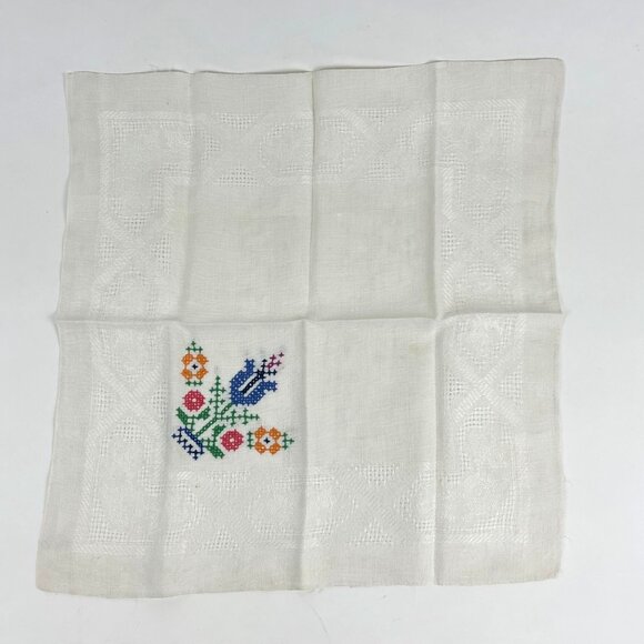 Vintage Folk-Art Cross Stitch Embroidered Linen Tablecloth & Napkins 68" x 50" - Picture 14 of 16